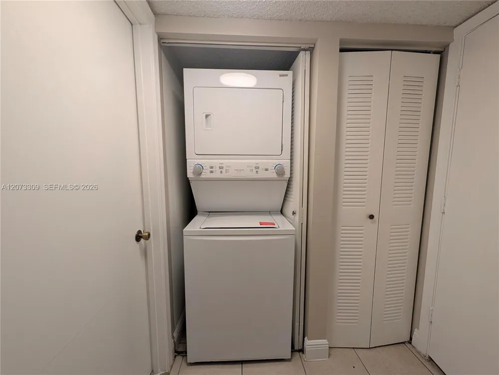 3690 56th Ave #903 Hollywood, FL 33021