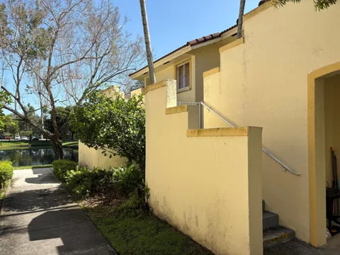 6235 SW 47TH Manor #202