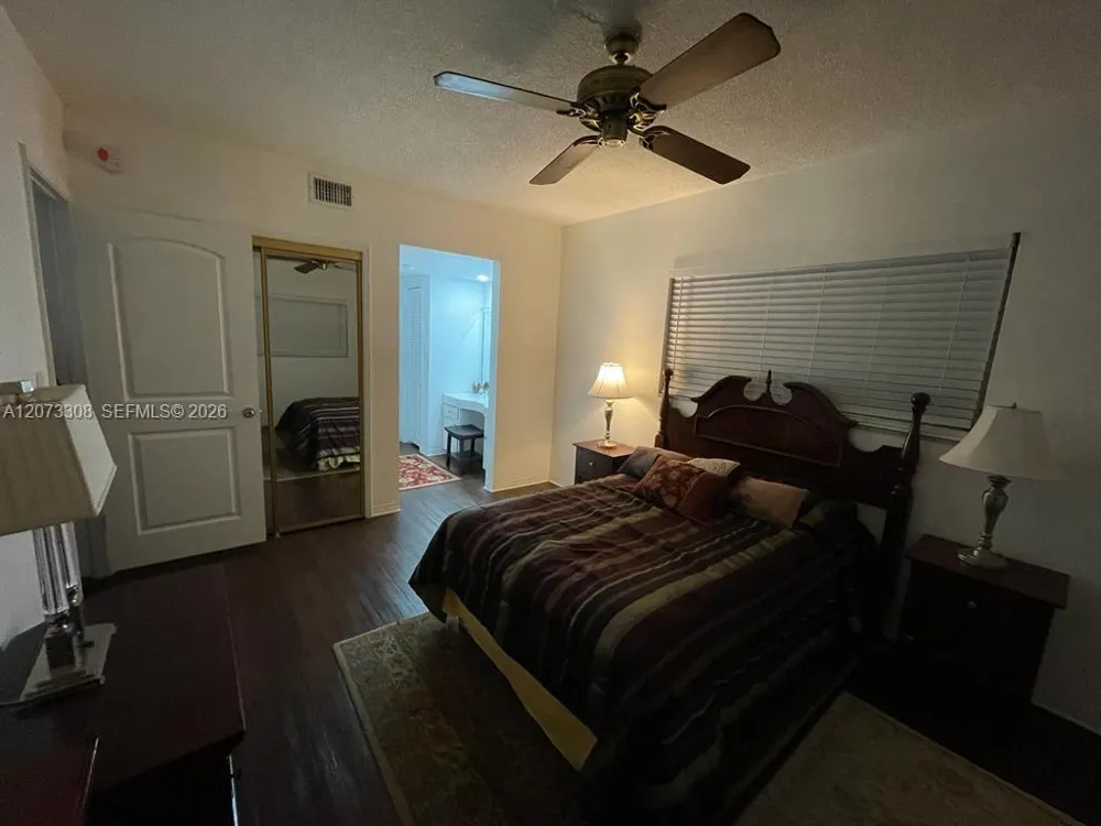 1001 Hillcrest Ct #215 Hollywood, FL 33021