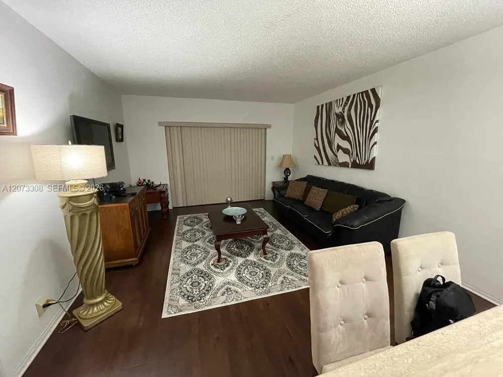 1001 Hillcrest Ct #215 Hollywood, FL 33021