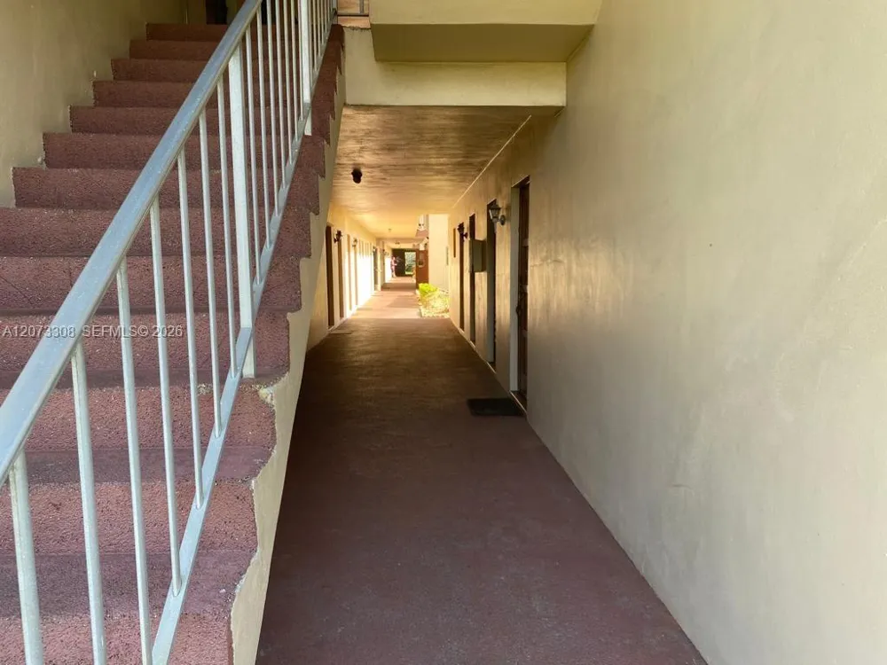 1001 Hillcrest Ct #215 Hollywood, FL 33021