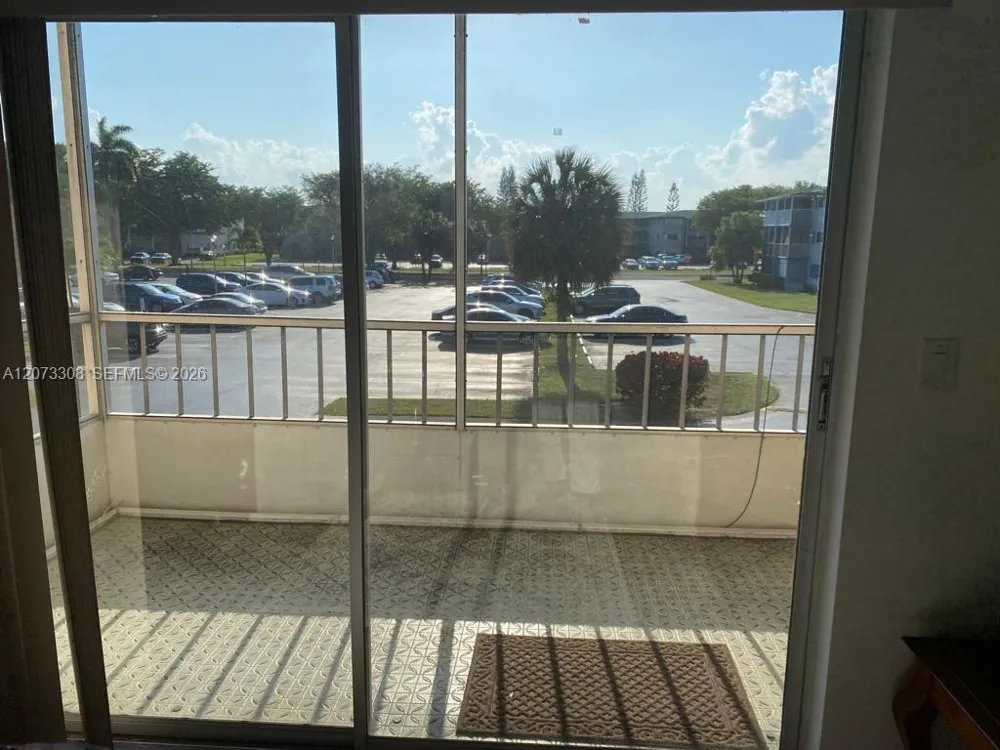 1001 Hillcrest Ct #215 Hollywood, FL 33021
