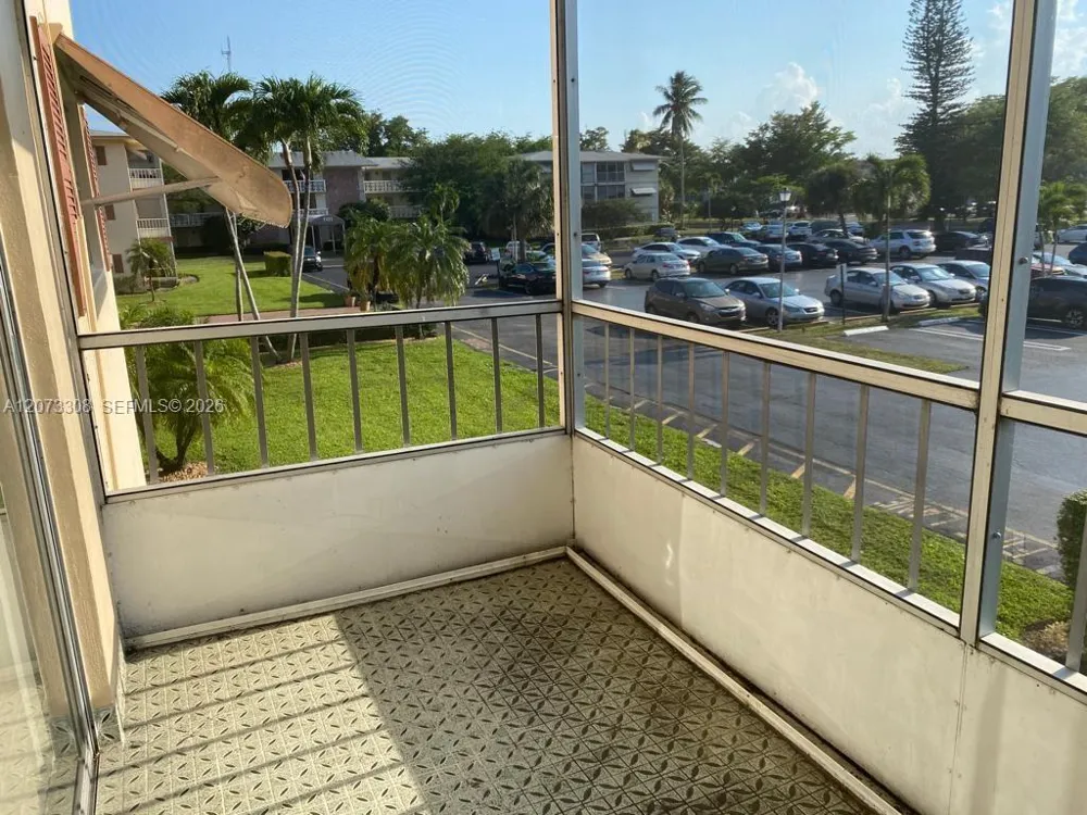 1001 Hillcrest Ct #215 Hollywood, FL 33021