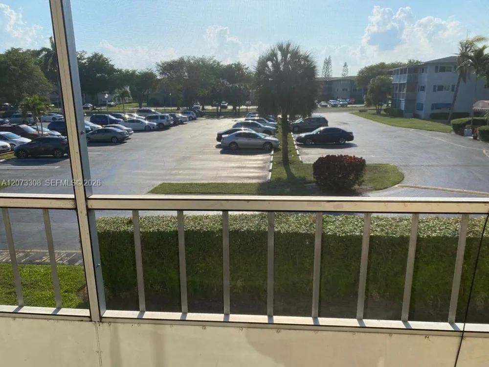 1001 Hillcrest Ct #215 Hollywood, FL 33021