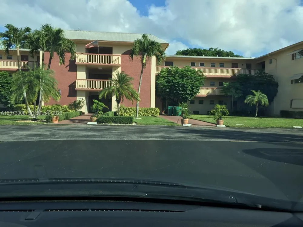 1001 Hillcrest Ct #215 Hollywood, FL 33021