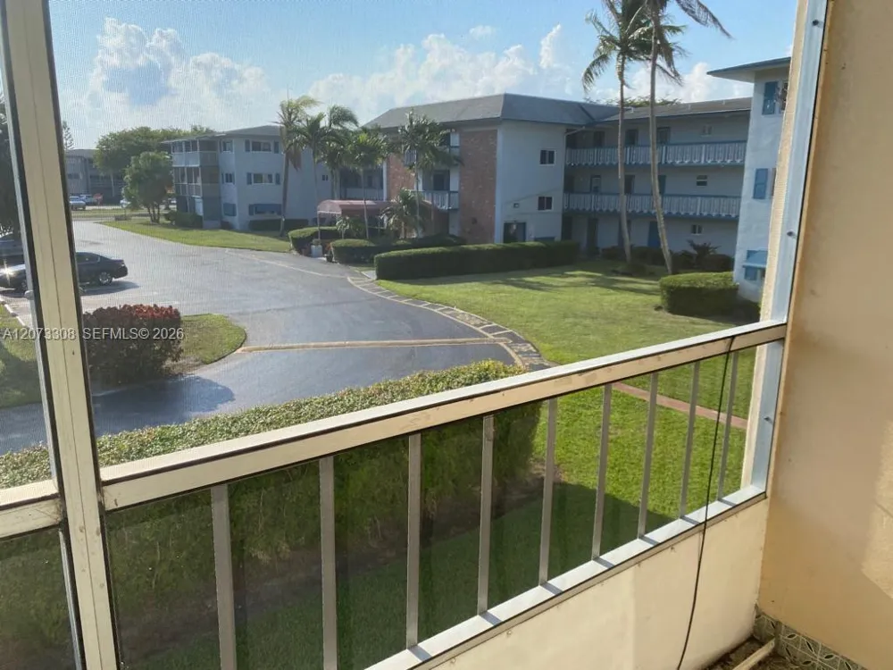 1001 Hillcrest Ct #215 Hollywood, FL 33021