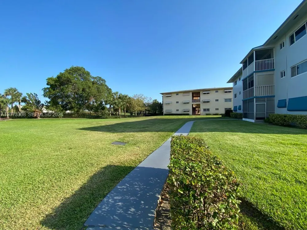 1001 Hillcrest Ct #215 Hollywood, FL 33021