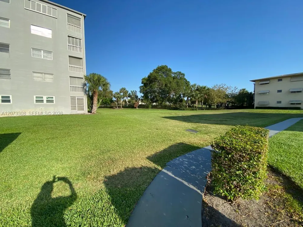 1001 Hillcrest Ct #215 Hollywood, FL 33021