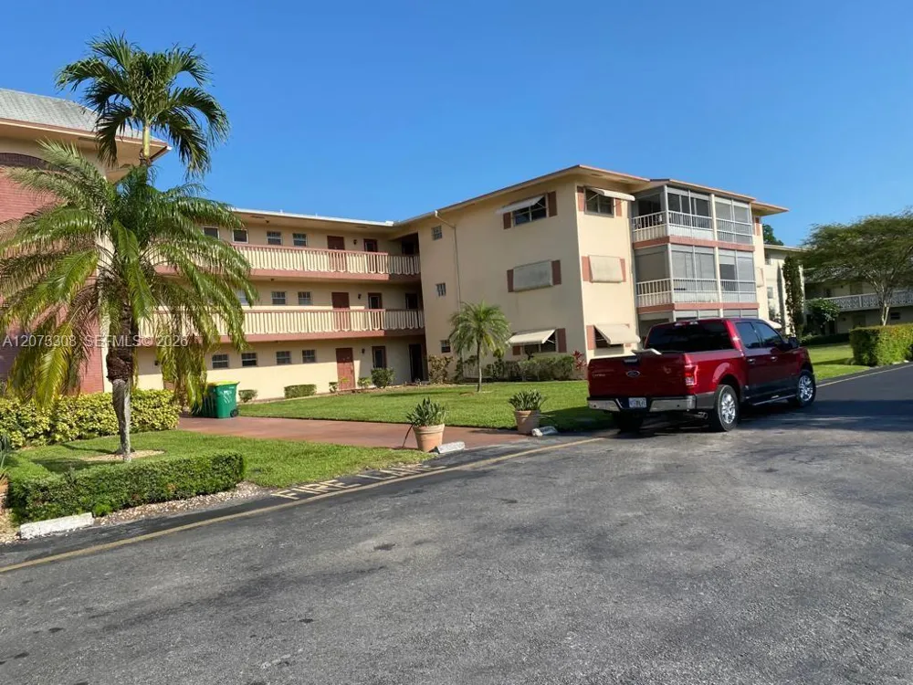1001 Hillcrest Ct #215 Hollywood, FL 33021
