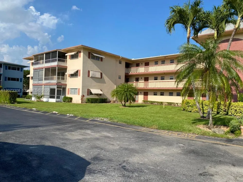 1001 Hillcrest Ct #215 Hollywood, FL 33021