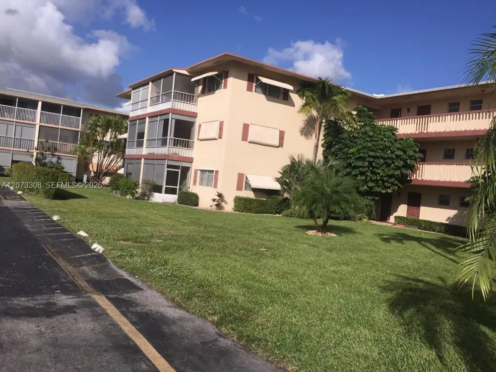 1001 Hillcrest Ct #215 Hollywood, FL 33021
