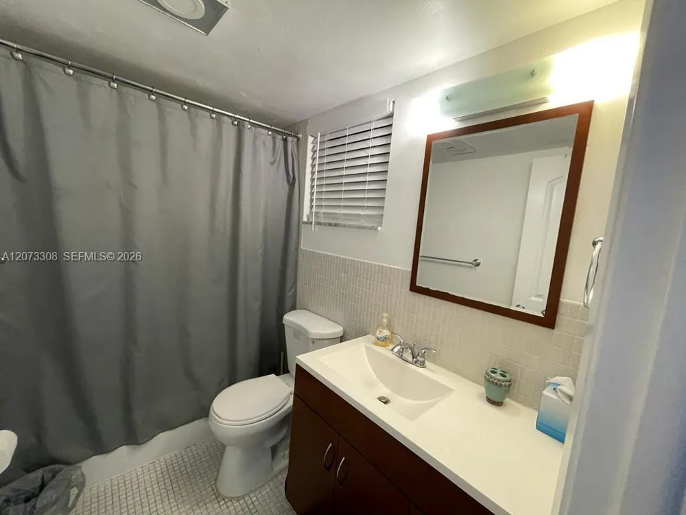 1001 Hillcrest Ct #215 Hollywood, FL 33021