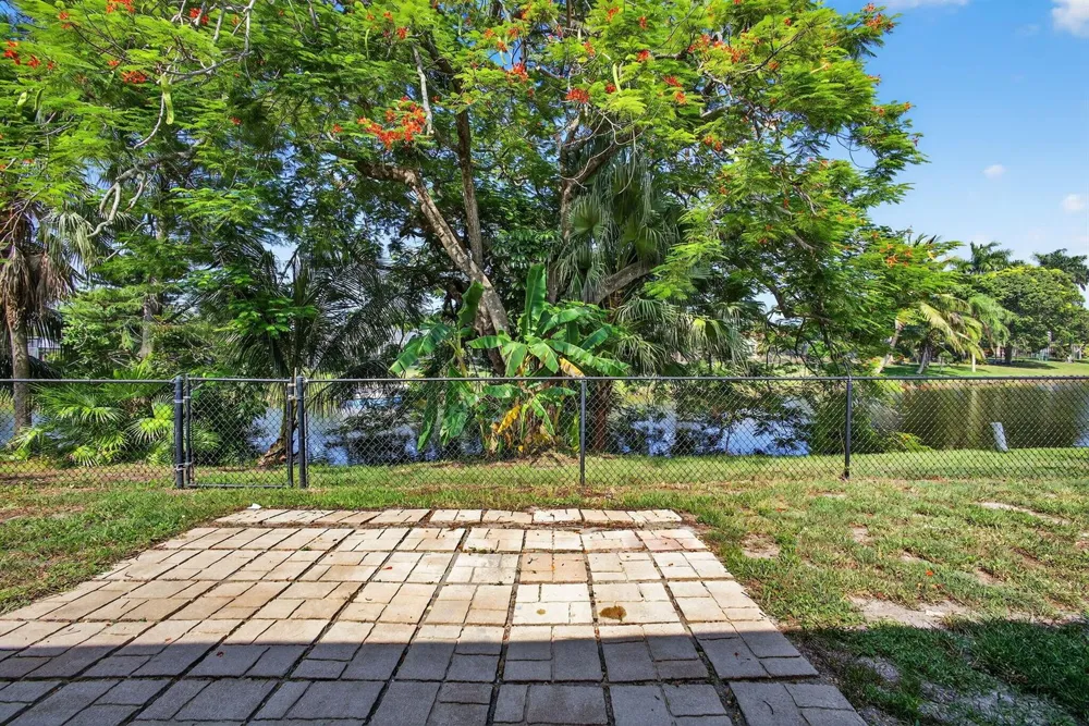 1202 Essex Drive Wellington, FL 33414
