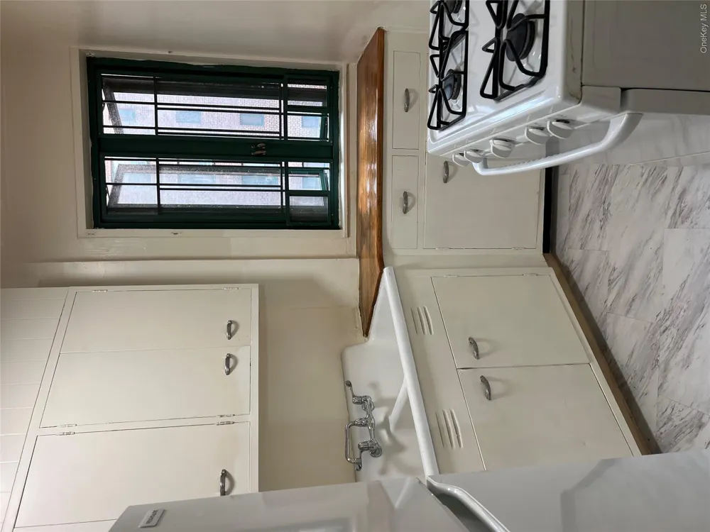 1569 Metropolitan Avenue #5C Bronx, NY 10462