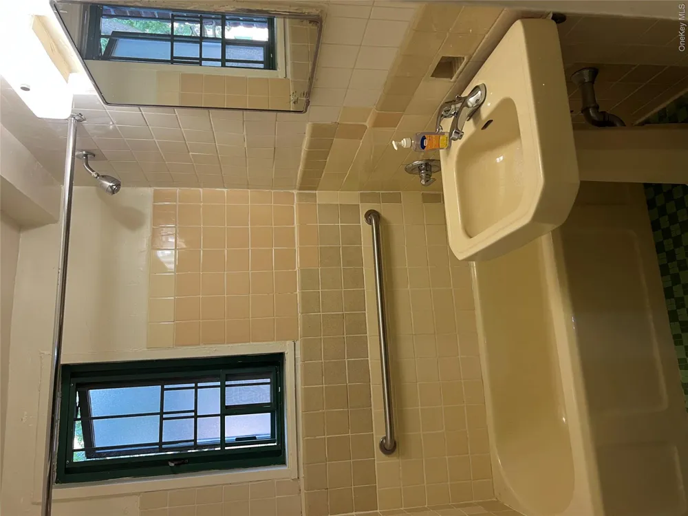 1569 Metropolitan Avenue #5C Bronx, NY 10462