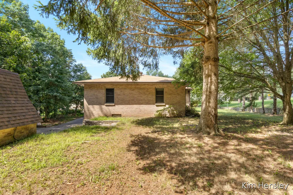 1085 4 Mile Road NE Plainfield Charter Township, MI 49525