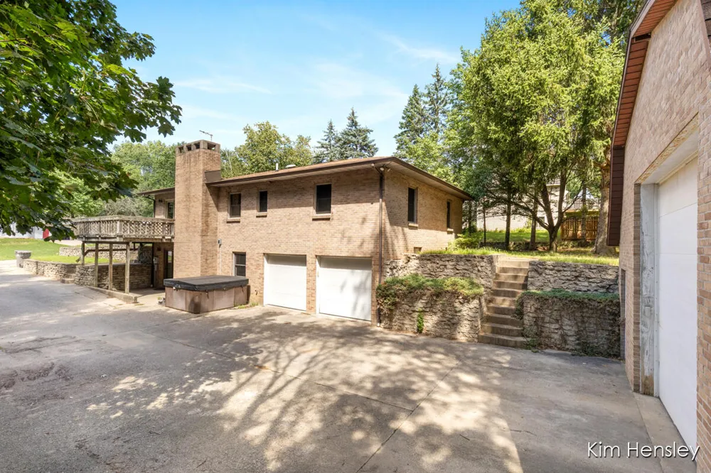 1085 4 Mile Road NE Plainfield Charter Township, MI 49525