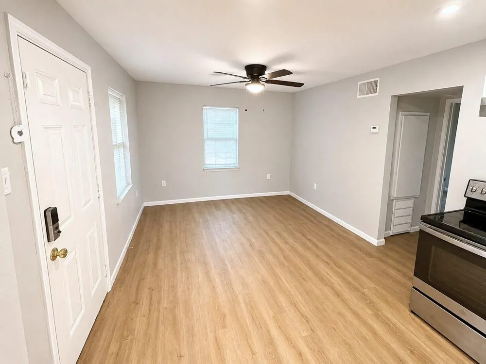15519 Highway 6 Santa Fe, TX 77517