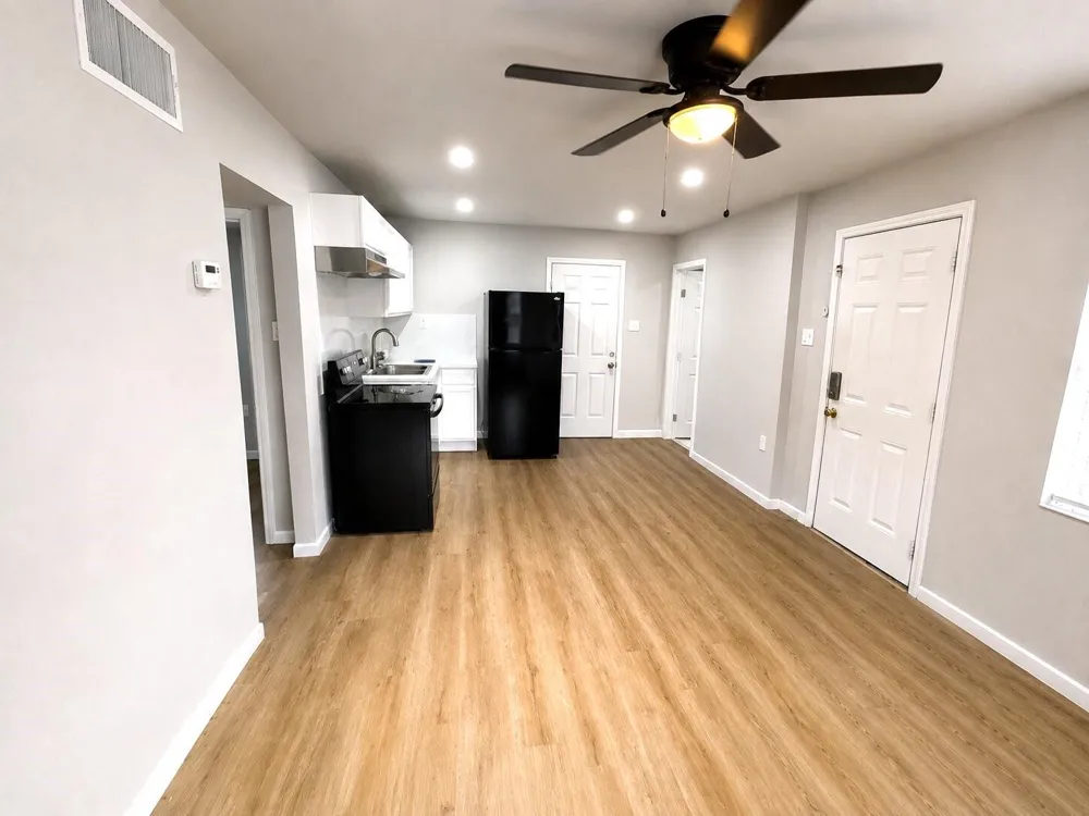 15519 Highway 6 Santa Fe, TX 77517