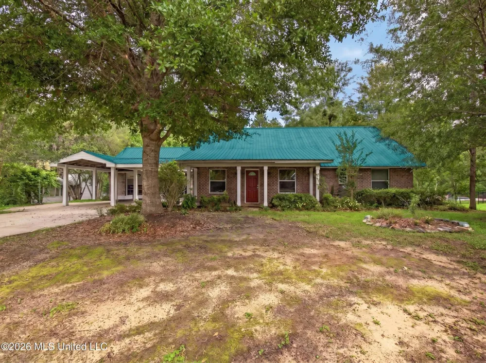 19119 E Highland Drive Saucier, MS 39574