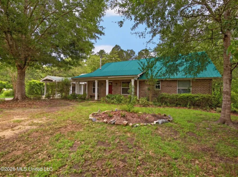 19119 E Highland Drive Saucier, MS 39574