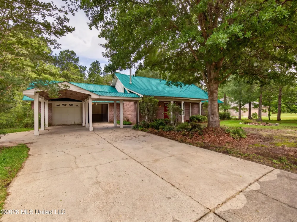 19119 E Highland Drive Saucier, MS 39574
