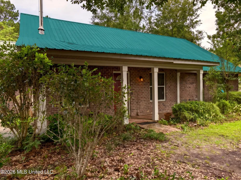 19119 E Highland Drive Saucier, MS 39574