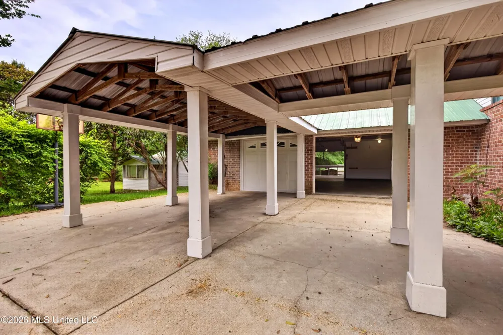19119 E Highland Drive Saucier, MS 39574