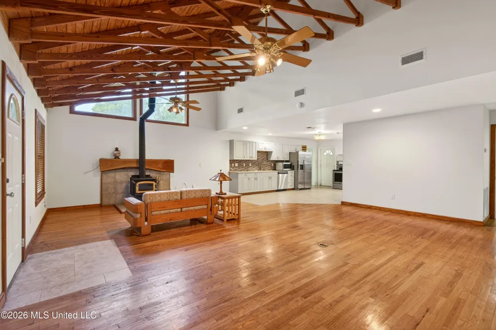 19119 E Highland Drive Saucier, MS 39574