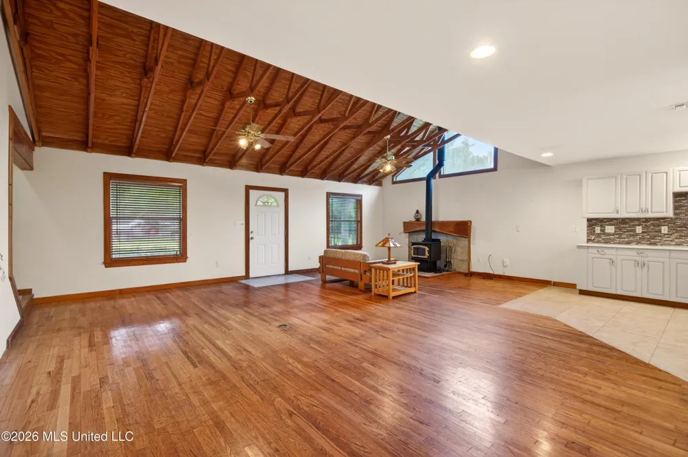 19119 E Highland Drive Saucier, MS 39574