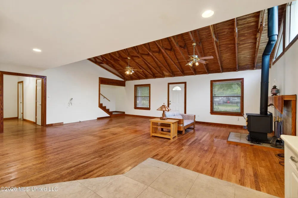 19119 E Highland Drive Saucier, MS 39574