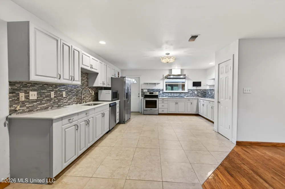 19119 E Highland Drive Saucier, MS 39574
