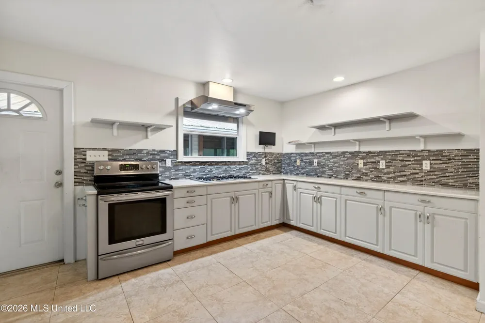 19119 E Highland Drive Saucier, MS 39574