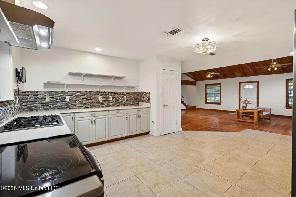 19119 E Highland Drive Saucier, MS 39574