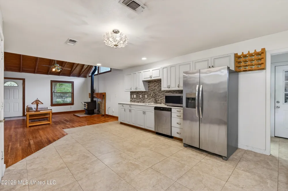 19119 E Highland Drive Saucier, MS 39574