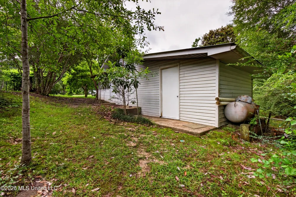 19119 E Highland Drive Saucier, MS 39574
