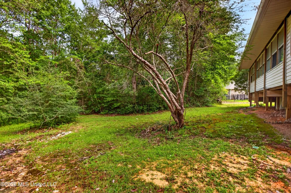 19119 E Highland Drive Saucier, MS 39574
