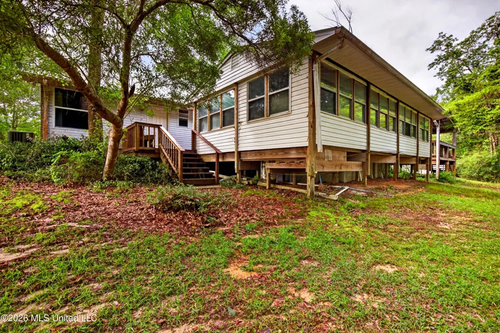 19119 E Highland Drive Saucier, MS 39574