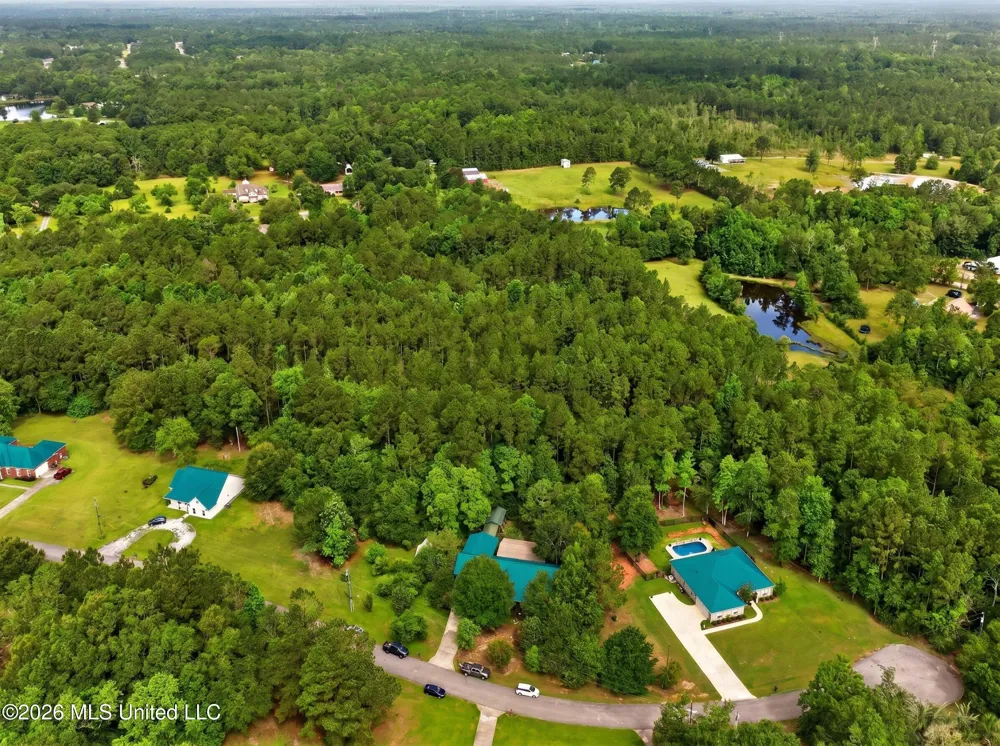 19119 E Highland Drive Saucier, MS 39574