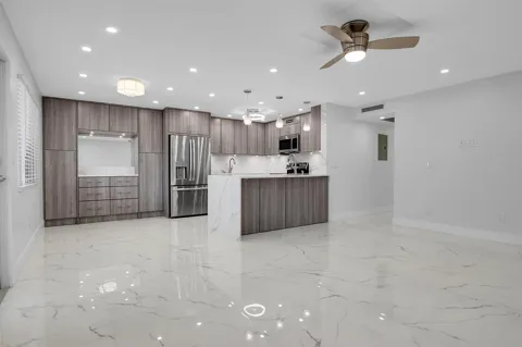 108 E Richmond A