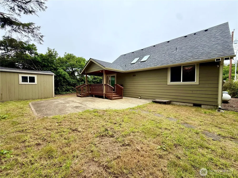 224 S Oar Loop SW Ocean Shores, WA 98569