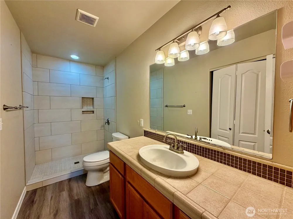 224 S Oar Loop SW Ocean Shores, WA 98569