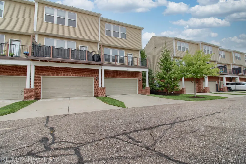 27976 Hopkins Drive Novi City, MI 48377