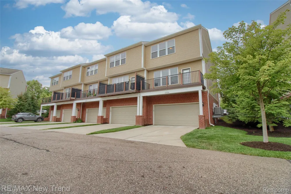 27976 Hopkins Drive Novi City, MI 48377