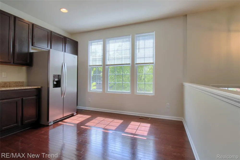 27976 Hopkins Drive Novi City, MI 48377