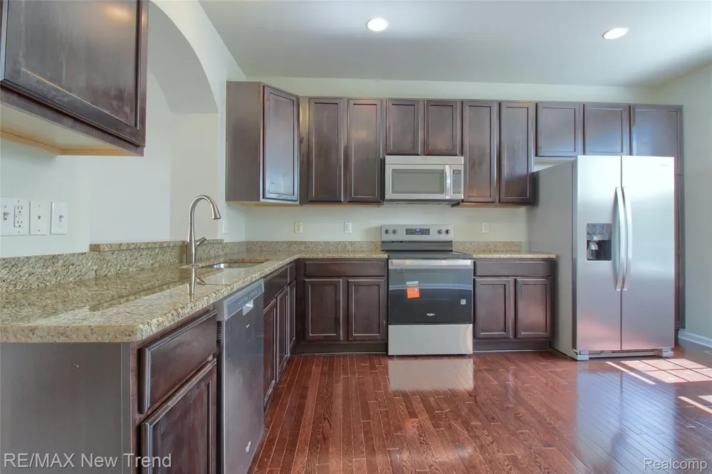 27976 Hopkins Drive Novi City, MI 48377