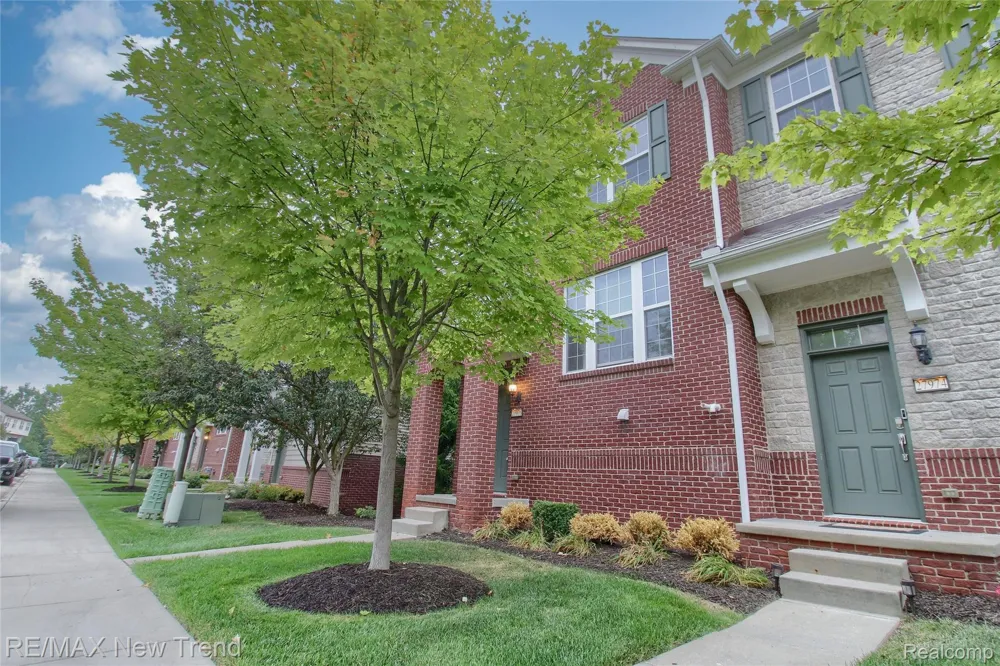 27976 Hopkins Drive Novi City, MI 48377