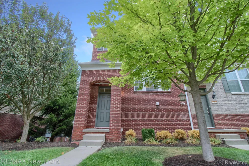 27976 Hopkins Drive Novi City, MI 48377