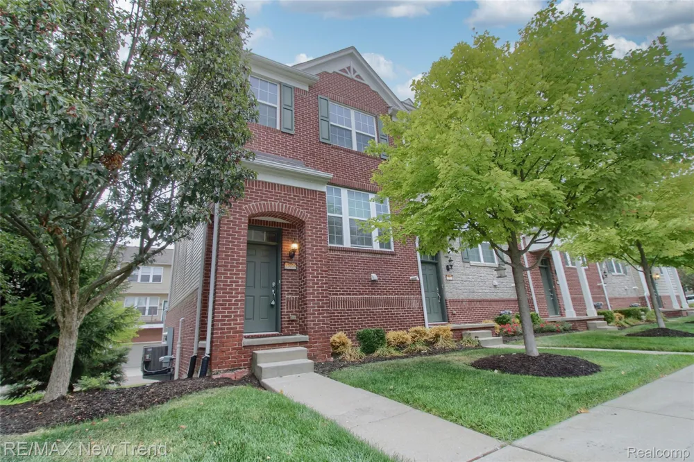 27976 Hopkins Drive Novi City, MI 48377