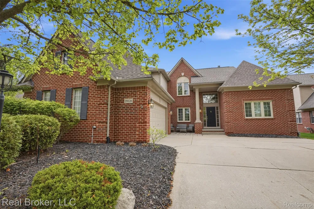 29126 Eastman Trail Novi City, MI 48377